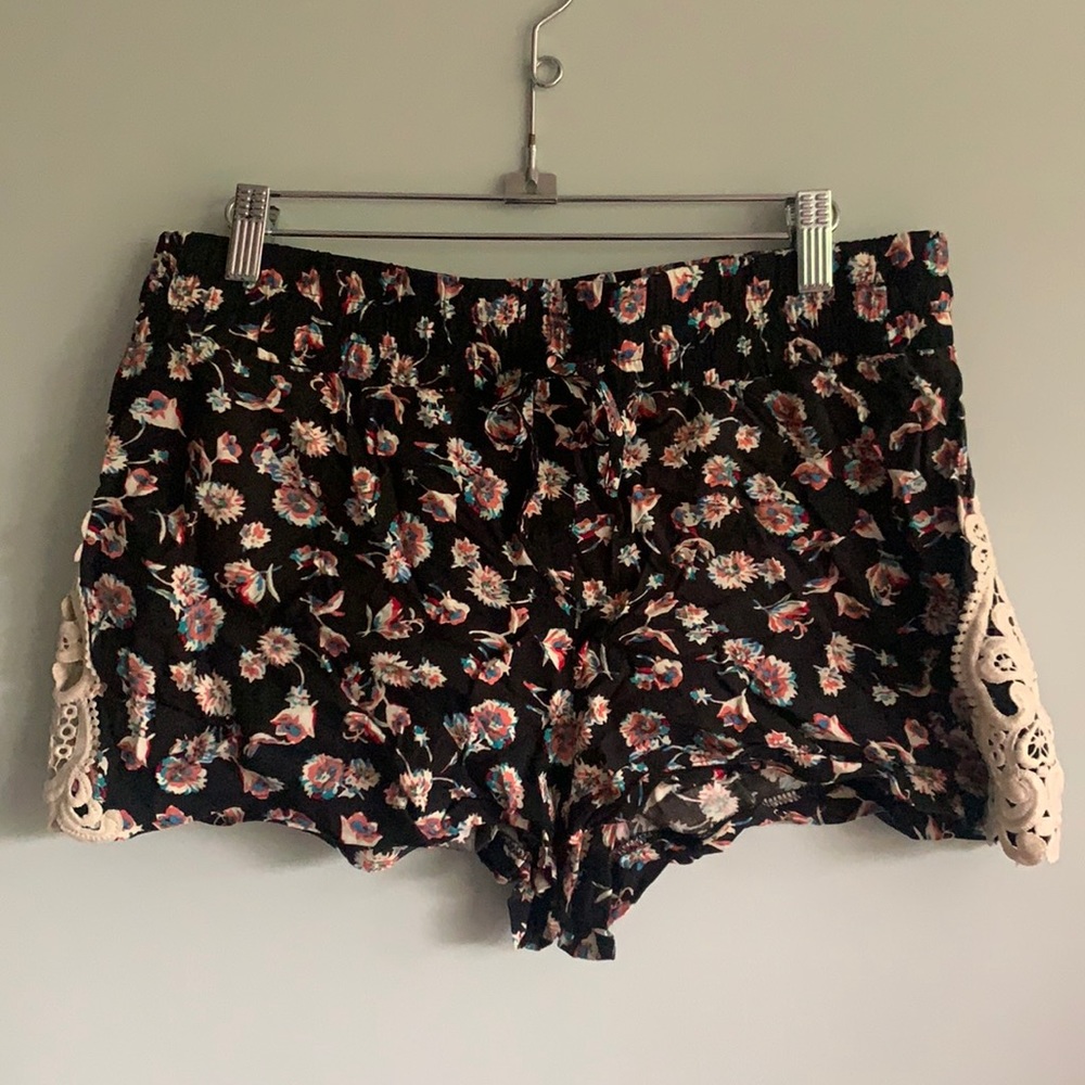 Elastic Waist Floral Print Shorts